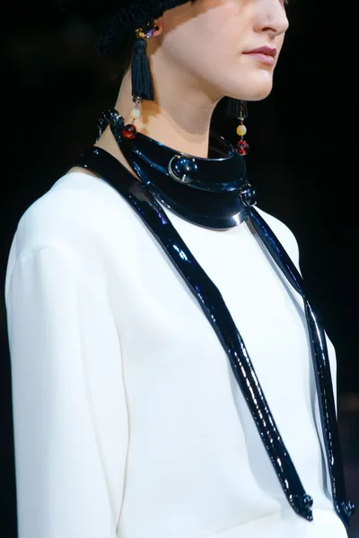 Look 75